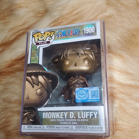 Funko Pop! One Piece: Monkey D. Luffy Bronze Statue #1900 (EXCLUSIVE!!) - Picture 4 of 10